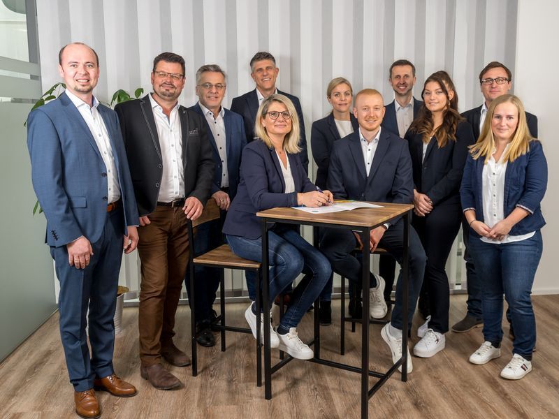 Ein Gruppenfoto vom Team der Generalagentur Flachgau.